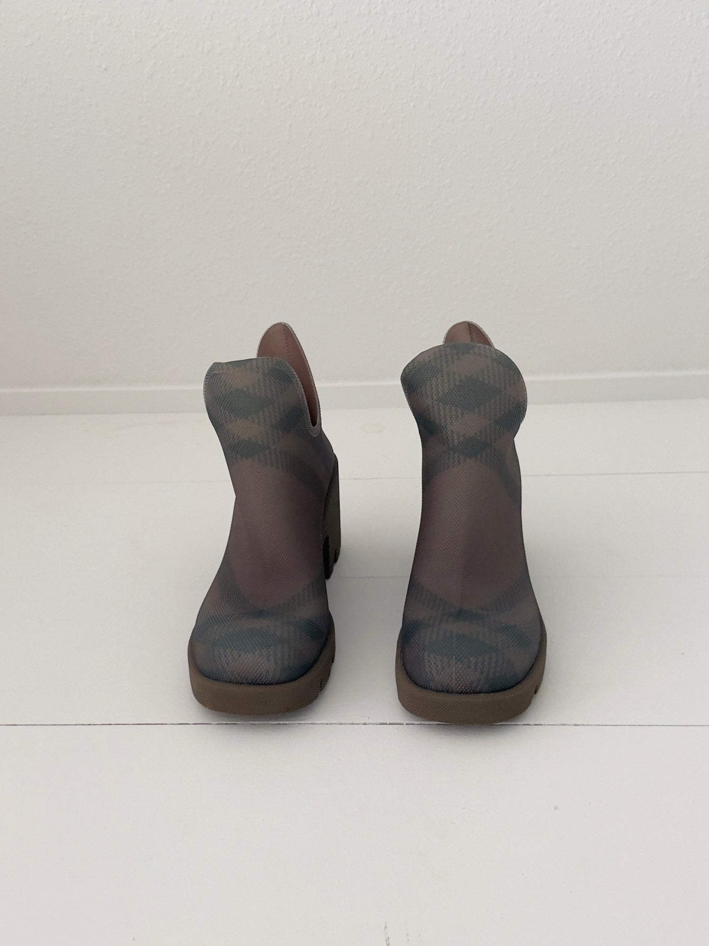 Burberry Marsh Rain Boots, Size 9