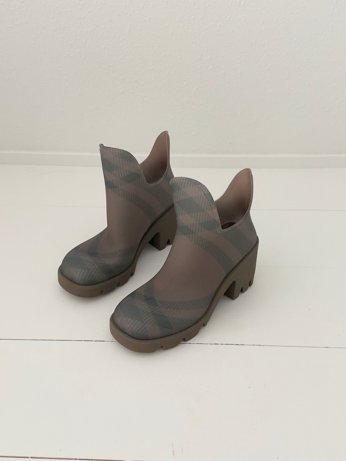 Burberry Marsh Rain Boots, Size 9